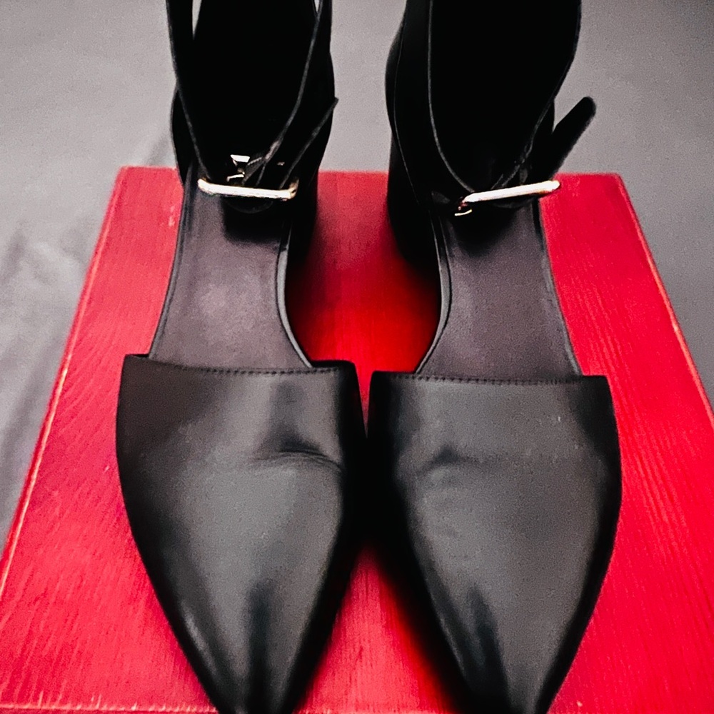 Vagabond Black Flats Timeless Comfort and Style